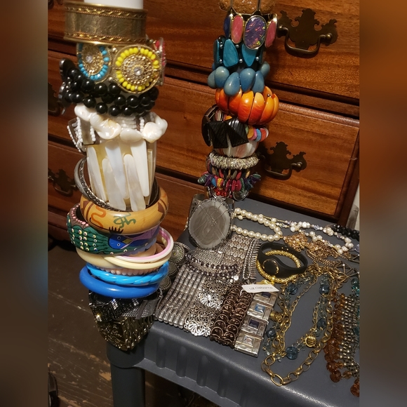 IMPRESSIVE Vintage/Modern Jewelry! Never Before Seen items! - Picture 5 of 16